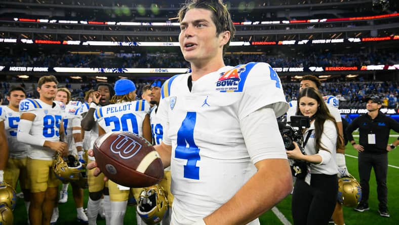 NCAA Football: LA Bowl-UCLA at Boise State | UCLA Football Quarterback Ethan Garbers