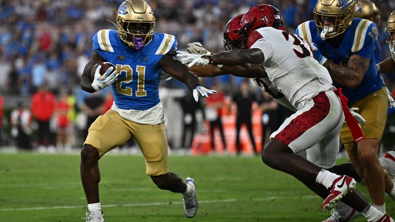 UCLA Football Pulls Away From San Diego State 28-10 Behind Defense, Wayne Knight 2 NCAA Football: San Diego State at UCLA
