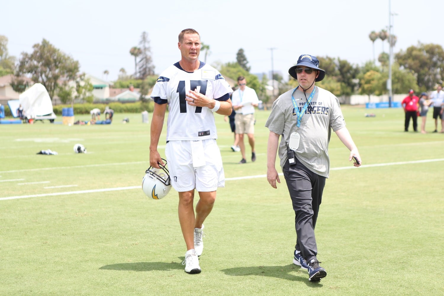 Hall of Famers Seau, Dean stand out as Chargers' top picks