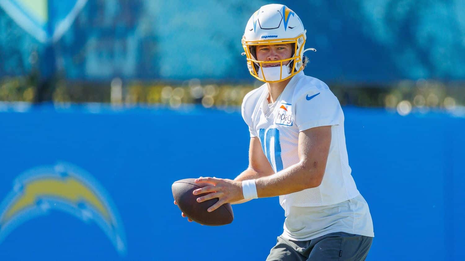 Los Angeles Chargers Quarterback Justin Herbert Practicing Before Week 10 Matchup With The Minnesota Vikings. Photo Credit: Ty Nowell | LA Chargers