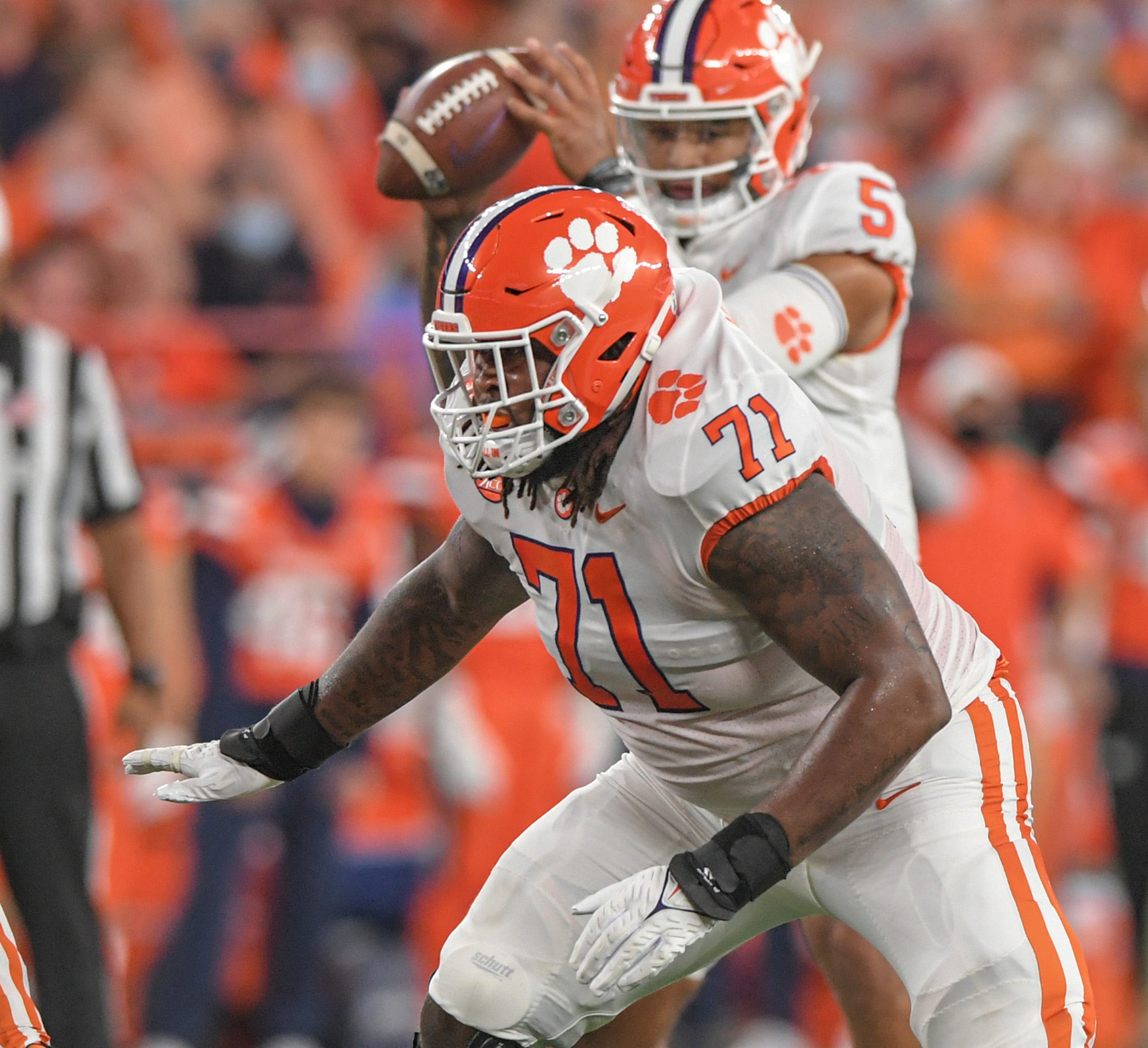 Los Angeles Chargers pick Clemson's Jordan McFadden in 2023 NFL Draft