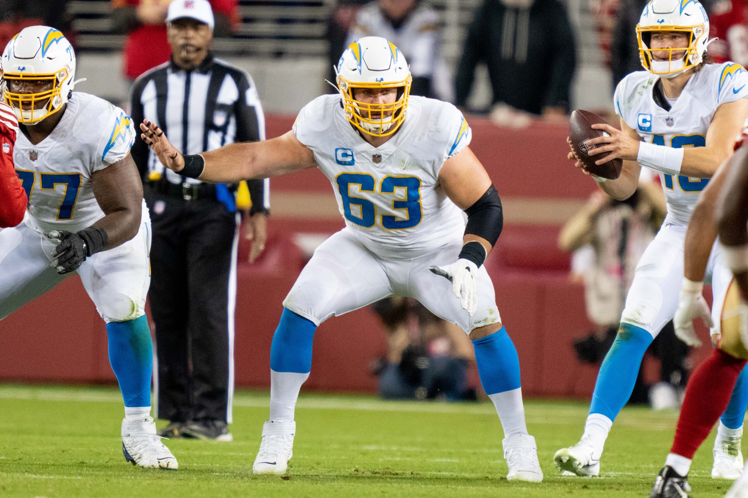 Bolts Buzz: Pro Football Focus Ranks Corey Linsley In 'Elite' Tier of NFL  Centers