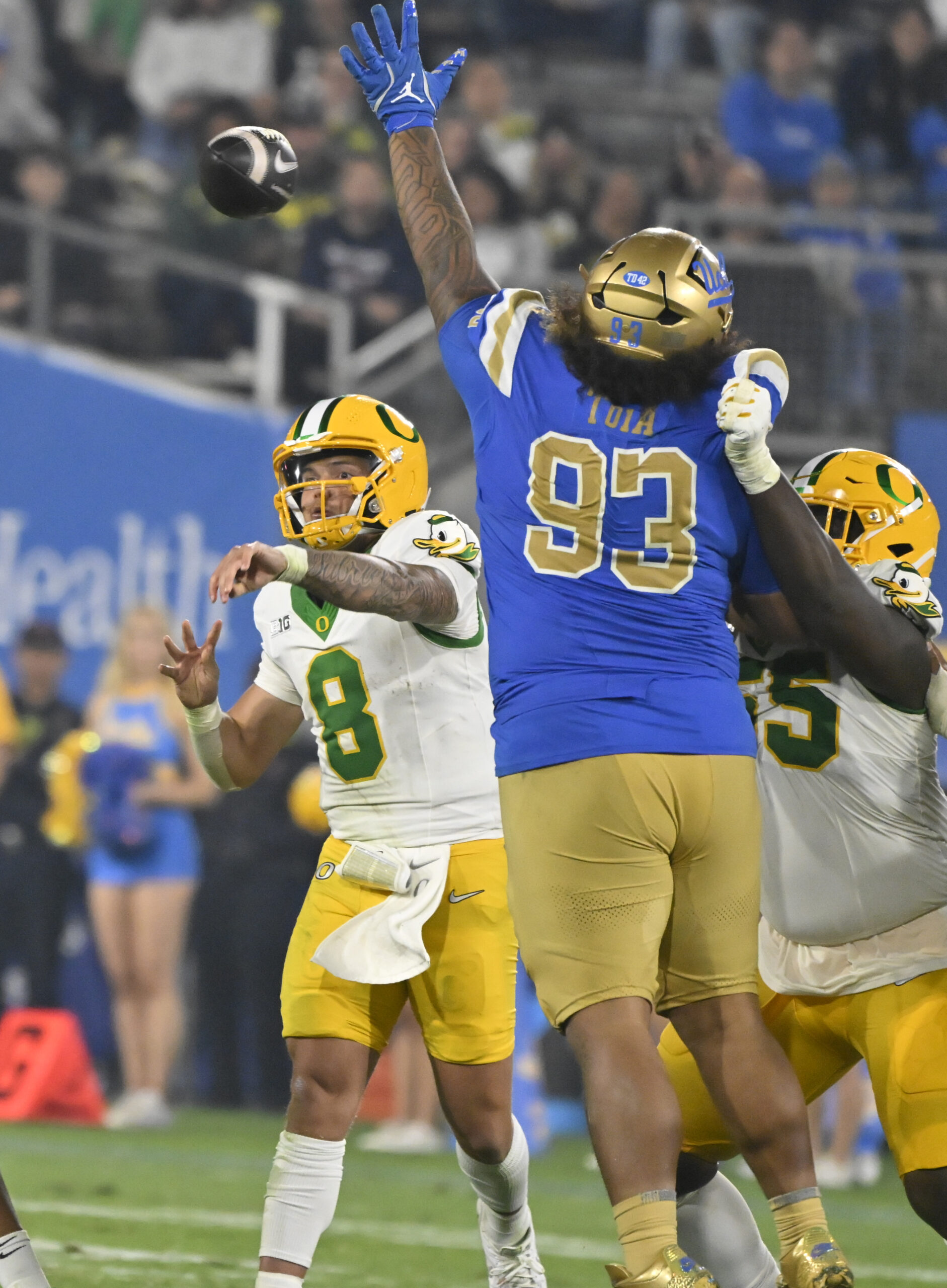 NCAA Football: Oregon at UCLA Bruins
