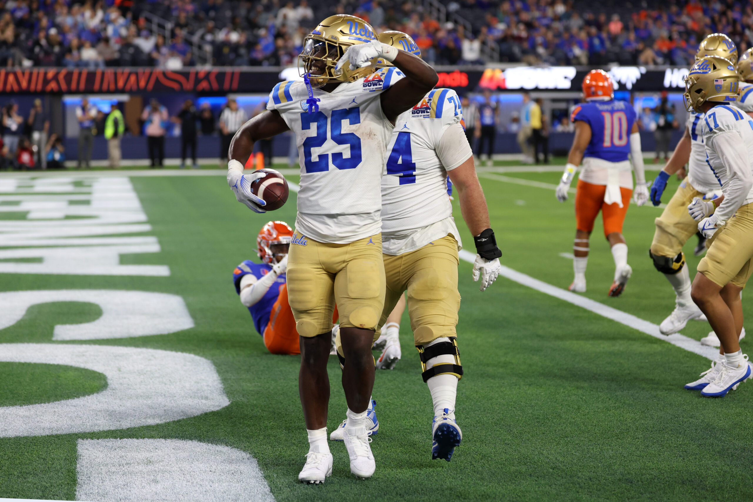 NCAA Football: LA Bowl-UCLA Bruins at Boise State