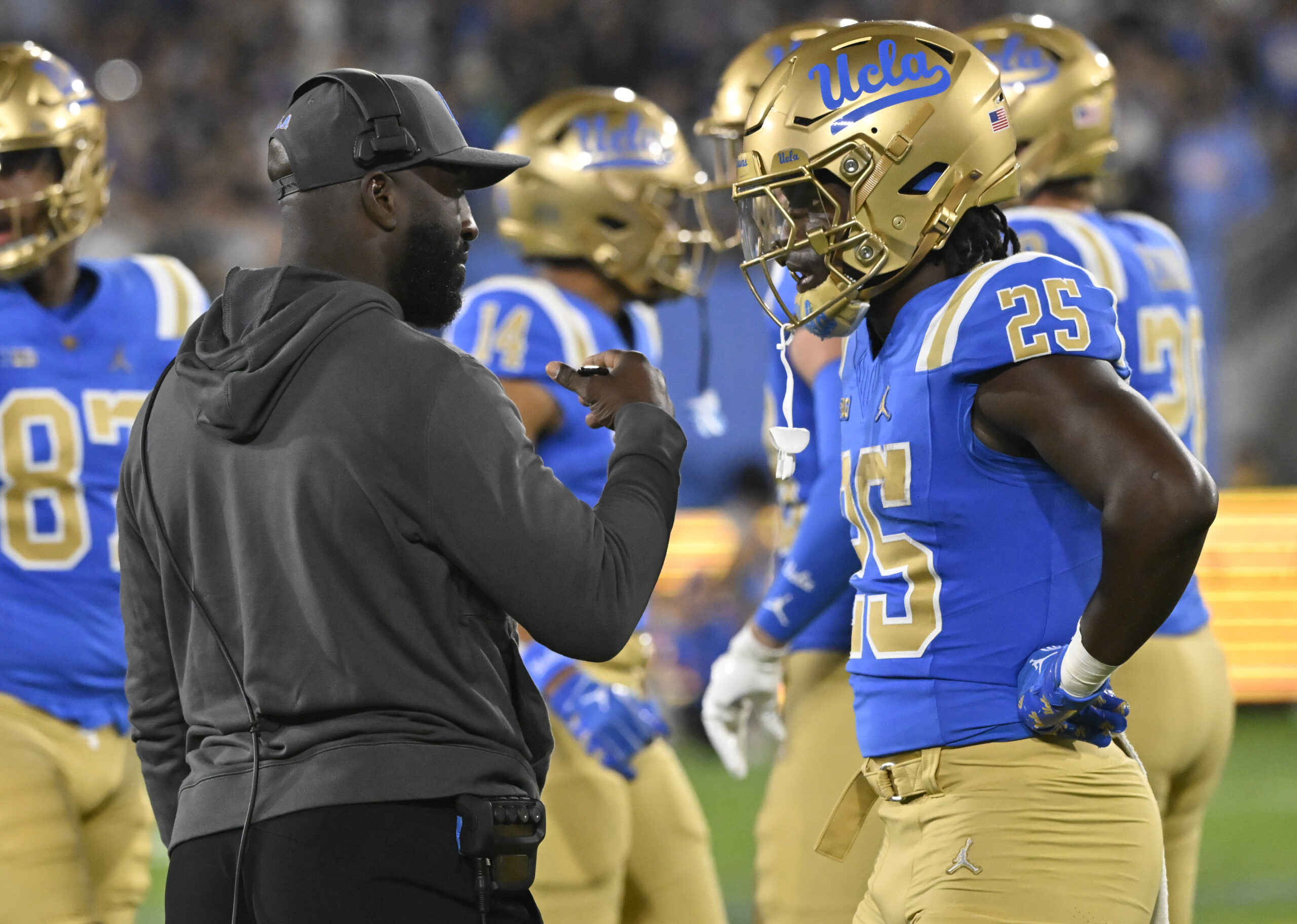 NCAA Football: Oregon at UCLA Bruins