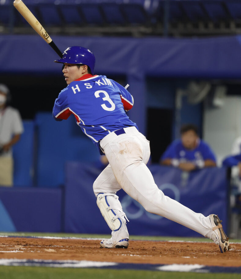 Olympics: Baseball-Men Semifinal - USA-KOR Signs with Dodgers